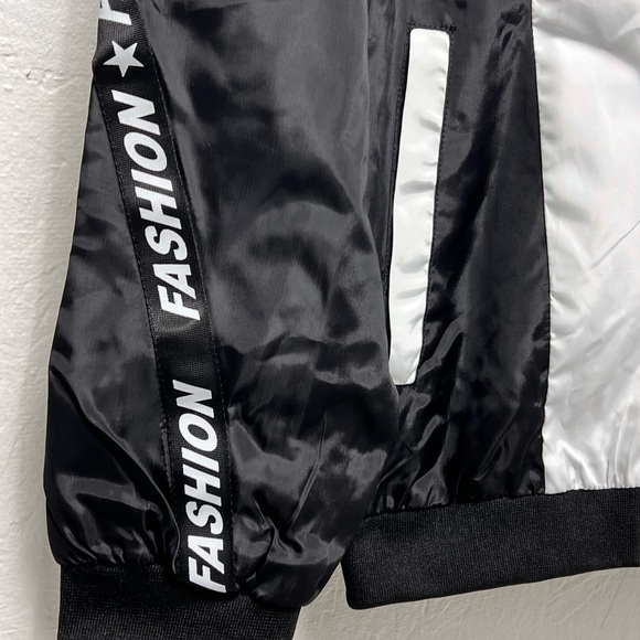 MENS Lightweight Zip Up Windbreaker Hooded Jacket-Size L - Picture 3 of 10